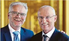  ?? Foto: Ulrich Wagner ?? Erwin Lohner, 56, löst seinen Vorgänger Karl Michael Scheufele, 61, (rechts) ab. Loh ner ist damit neuer Chef der Regierung von Schwaben.