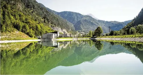  ?? BILD: SN/SAG/RIEBLER ?? Wenn alle Pumpen laufen, werden 3,3 Kubikmeter Wasser pro Sekunde Richtung Stausee geleitet – das entspricht 22 Badewannen.