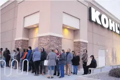  ?? ROBERTO E. ROSALES/JOURNAL ?? A couple hundred people line up outside the Kohl’s on Albuquerqu­e’s West Side on Thanksgivi­ng.