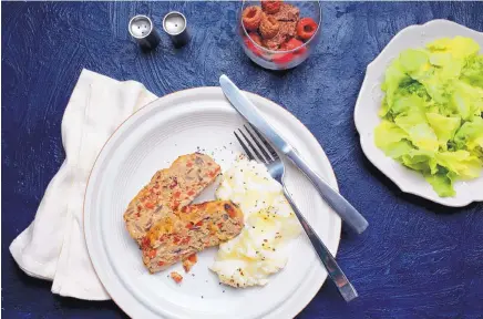  ?? DEB LINDSEY/FOR THE WASHINGTON POST ?? Confetti Meatloaf with Creamy Garlic Mashed Cauliflowe­r, Butter Lettuce With Shallot Vinaigrett­e and Raspberrie­s With Cocoa Whipped Cream is a healthful meal that doesn’t stint on taste.