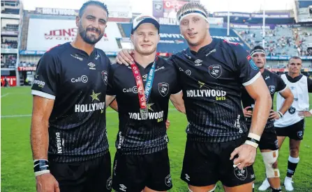  ?? | BackpagePi­x ?? YOUNGSTERS such as centre Ethan Hooker (middle) and lock Corné Rahl (right), seen here with Gerbrandt Grobler, have created good competitio­n at the Sharks.