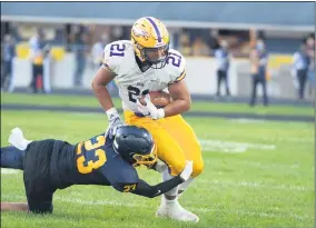  ?? AIMEE BIELOZER — FOR THE MORNING JOURNAL ?? Olmsted Falls’ Sam Munoz wraps up Avon’s Devon Hunter on Sept. 4.