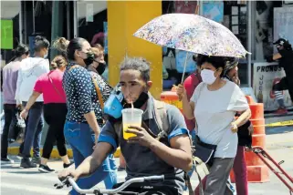  ?? FOTO/JESÚS GUTIÉRREZ ?? Es importante
mantenerse hidratados.