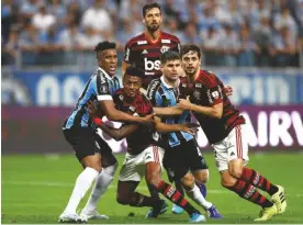  ??  ?? Semi-final...Pablo Mari (left) heads home as Gremio struggle to hold Flamengo (above)