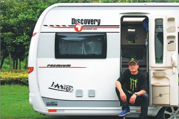  ?? PHOTOS PROVIDED TO CHINA DAILY ?? Like Westerners, an increasing number of Chinese are adopting the new lifestyle of caravannin­g to enjoy their leisure. Ge Minwei is one of them.