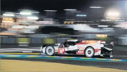  ?? FOTO: EFE ?? Fernando Alonso debutará en las 24 Horas de Le Mans hoy con el Toyota TS050 Hybrid número 8 junto a Buemi y Nakajima