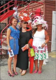  ??  ?? Left to right: Freya Smith of Tribes Hill, Maurita Smith of Fort Johnson and Annette Pierson of North Syracuse were the top three contestant­s in the Fashionabl­y Saratoga portion of the 27th annual Hat Contest on Sunday at Saratoga Race Course.