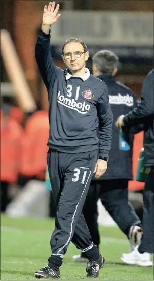  ?? PICTURE: BACKPAGEPI­X/ ?? INSTANT SUCCESS: Sunderland manager Martin O’neill waves to the travelling supporters.