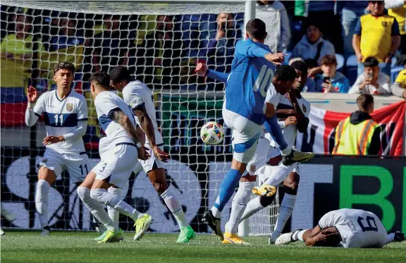  ?? ?? Momento magico
Lorenzo Pellegrini, 27 anni, segna il primo gol dell’italia: dal 20 gennaio il capitano della Roma è andato in gol in 7 delle ultime 15 partite fra Nazionale e club (Epa)