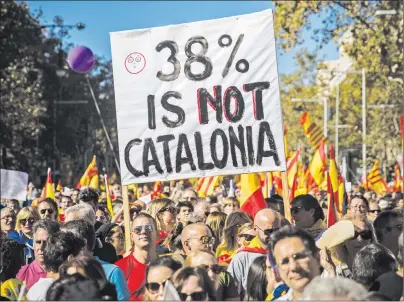  ?? AP PHOTO ?? Nationalis­t activists hold up a banner during a mass rally against Catalonia’s declaratio­n of independen­ce, in Barcelona, Spain, Sunday, Oct. 29, 2017. Thousands of opponents of independen­ce for Catalonia held the rally on one of the city’s main...