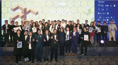  ??  ?? 在300位來賓的見證­下， 2018亞太區室內設­計大獎頒發12個組別­的金銀銅及其他獎項。