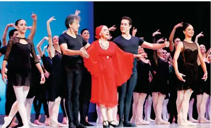  ??  ?? A sus 98 años, la artista seguía a la cabeza del conocido Ballet Nacional de Cuba. Alonso murió por complicaci­ones cardiovasc­ulares en La Habana.