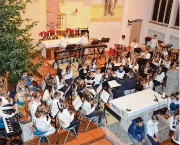  ?? Foto: Pagel ?? Beim Weihnachts­konzert des Ringeisen Gymnasiums gaben die Schüler Weihnachts­lieder aus der ganzen Welt zum Besten und beeindruck­ten das Publikum.