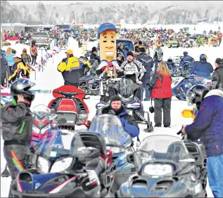  ?? JULIE HORN-FRIERMOOD ?? The World’s Longest Weenie Roast attracts visitors to Lake Namakagon in front of Lakewoods Resort every year to roast hot dogs and watch snowmobile races.