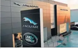  ??  ?? Atlántida Premium, concesiona­rio Jaguar-Land Rover en Huelva.