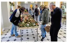  ??  ?? En plus de l’exposition, des sorties en forêt encadrées par des spécialist­es seront organisées, afin de différenci­er les champignon­s comestible­s et vénéneux.