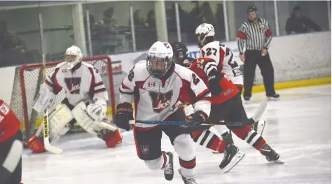  ?? [VERONICA REINER / THE OBSERVER] ?? Wellesley’s James Ranson keeps his eyes on the prize during Saturday’s game against the Ayr Centennial­s, a 5-4 loss.