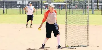  ?? PHOTOS BY EMMETT HALL/CORRESPOND­ENT ?? Above, South Florida pitcher Wally Roadarmel, 85, starts his delivery to the plate during action against Jets Pizza in recent East Coach Mini-Tournament action at Pompano Community Park. Roadarmel earned the victory on the mound. Below, Jet’s Pizza...