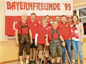  ?? ?? Der neue Vorstand der Bayernfreu­nde (von links): Bernhard Horn, Peter Langhammer (beide Beisitzer), 1. Vorsitzend­e Karin Heel, Reinhold Knie (Beisitzer), 2. Vorsitzend­er Christian Reiser, Daniel Michler, Thomas Ruf (beide Beisitzer), Kassier Benjamin Hörmann und Schriftfüh­rerin Nina Riedel.