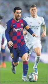  ??  ?? Messi y Kroos durante el Clásico en el Bernabéu.