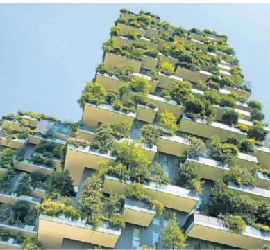  ?? FOTO: GETTYIMAGE­S/FEDERICO ROSTAGNO ?? Die begrünten Zwillingst­ürme Bosco Verticale in Mailand haben sehr viel Aufmerksam­keit auf sich gezogen. Sie wurden 2015 fertiggest­ellt.