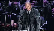  ?? /ARCHIVO. ?? El legendario Michael Jordan rompió en llanto al hablar de Bryant durante su memorial en el Staples Center.