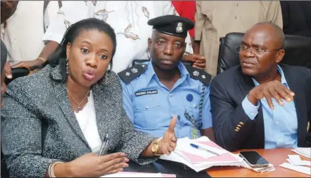  ?? Sunday Adigun ?? L-R: Executive Secretary, Apapa Local Government Area., Bolaji Dada; CSP Waheed Ayilara; and Lagos State Commission­er for Transport, Mr. Kayode Opefa, at a joint press conference on Apapa traffic hosted by the state government at Alausa,...