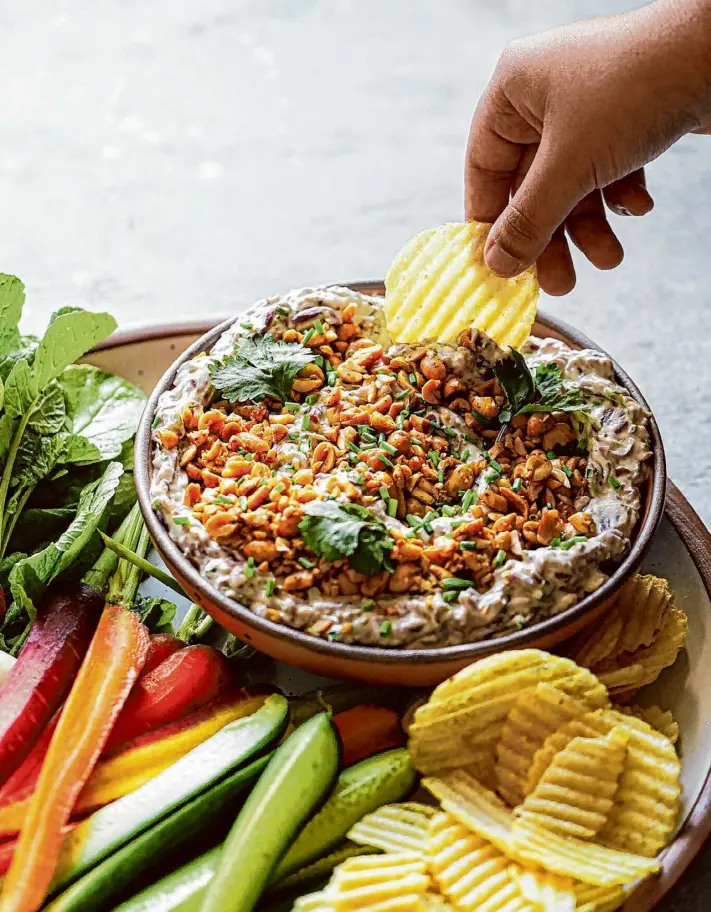  ?? Amisha Gurbani/Special to the Chronicle ?? Roasted Onion and Poblano Dip with Masala Peanuts is the ideal, easy-to-transport party appetizer.