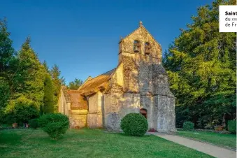  ??  ?? Saint-martial de Lestards (fin du xiie siècle, début du xiiie siècle, modifiée au xvie siècle), seule église de France à être couverte de chaume.