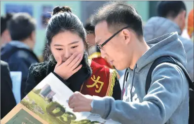  ?? PROVIDED TO CHINA DAILY ?? A man seeks informatio­n about China Vanke Co’s property projects at a real estate fair in Shenyang, Liaoning province.