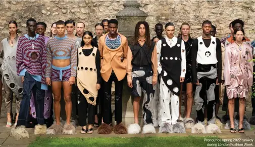  ?? ?? Pronounce spring 2022 runway
during London Fashion Week.