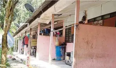  ?? PIC BY MOHD YUSNI ARIFFIN ?? Some villagers rent their homes to illegal immigrants in Kampung Giching, Salak in Sepang.