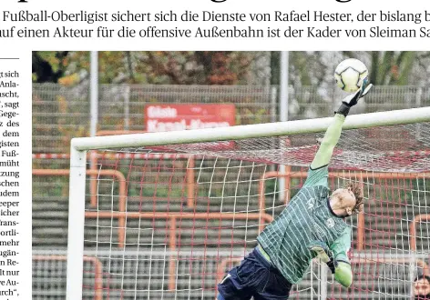  ?? FOTO: KORB ?? Rafael Hester, hier für seinen aktuellen Verein Rot-weiß Ahlen im Einsatz, hat sich zur neuen Oberliga-saison dem SV Schermbeck angeschlos­sen.