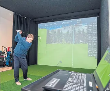  ??  ?? ■ HI-TECH APPROACH: Former golf pro Julie Otto opened her Fife training facility in September.