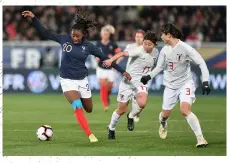  ??  ?? Clockwise from top After going unbeaten in qualfiying, England are out to emulate the USA; the Dutch carry a threat with Vivianne Miedema; France and Japan will challenge