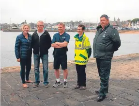  ?? Pictures: George Mcluskie ?? Left: Stuart Barton, left with Brian Clarke outside the gym where Brian’s heart attack took place. Above: from left, Fiona Clarke, Brian Clarke, Stuart Barton, Gillian Duncan (First Responder) and Ian Wilson (paramedic St Andrews Station). Right:...