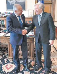  ?? FOTO: EL HERALDO ?? A mediados de octubre, Oliva se reunió con Almagro y suscribier­on un convenio de asesoría en cuanto a reformas electorale­s.