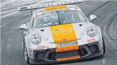  ?? FOTO: GRUPPE-C GMBH ?? Im Porsche-Carrera-Cup fährt Tim Zimmermann in seiner Debütsaiso­n an der Spitze mit.