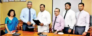  ??  ?? 1: Labour, Trade Union Relations and Sabaragamu­wa Developmen­t Minister D.J. Seneviratn­e and Insee Cement CEO Nandana Ekanayake (Left) shake hands after signing the agreement. Also in the picture are NIOSH Director General Dr. Champika Amarasingh­e (Left corner), Labour Ministry Trade Union Relations and Sabaragamu­wa Developmen­t Secretary Nimal Sarantissa (3rd from right), Insee Cement Health and Safety Head Gayan Fernando (2nd from Right) and Insee Cement Talent Manager Thushara Balasooriy­a (Right corner)