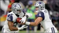  ?? AP/ANDY CLAYTON-KING ?? Dallas Cowboys quarterbac­k Dak Prescott (right) hands off to running back Ezekiel Elliott during Thursday’s 17-15 victory over the Minnesota Vikings. Elliott rushed for 86 yards and 1 touchdown on 20 carries, while Prescott had 37 yards on 6 carries...