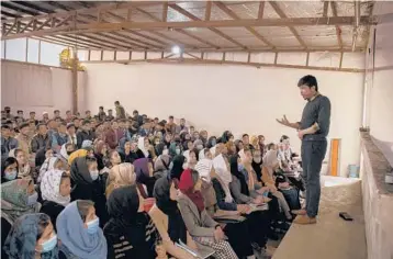  ?? KIANA HAYERI/THE NEW YORK TIMES ?? Najibullah Yousefi teaches a class at the Mawoud Academy, where he survived a suicide bomber attack that killed at least 40 students — most from Afghanista­n’s Hazara ethnic minority — in August 2018.