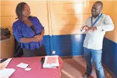  ??  ?? James Miser Akoko, Internatio­nal Livestock Research Institute field coordinato­r for the Urban Zoo project, talks with Jane Waigwa, assistant chief of the Viwandani slum in Nairobi, Kenya. To help their studies work, researcher­s have needed to gain the...