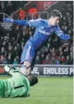  ?? Sang Tan/the Associated Press ?? Chelsea’s Oscar, right, falls past Southampto­n goalkeeper Kelvin Davis and was booked for diving on Wednesday.