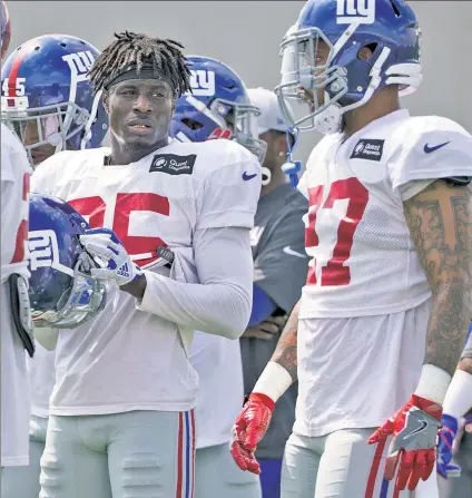  ?? Anthony J Causi ?? MANO A MANO: Incumbent Giants free safety Darian Thompson (right) is facing competitio­n for his job during training camp, as newly signed Curtis Riley (left) has so far impressed coach Pat Shurmur.