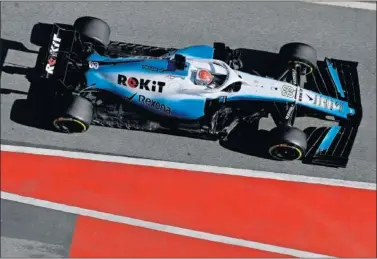  ??  ?? PASO A PASO. El Williams FW42 llegó tarde a los test de Montmeló, pero podrá estar listo para Australia.