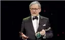  ??  ?? Spielberg Il regista Steven Spielberg con il David alla Carriera ricevuto per il suo contributo al mondo del cinema