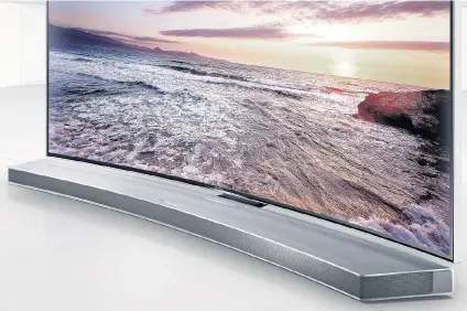  ??  ?? Sistema de sonido Samsung Curved Soundbar.