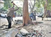  ?? AMAL KS/HT ARCHIVE ?? Civic teams destroy encroachme­nts, a key concern in most affluent areas, in Vasant Vihar.