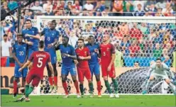  ??  ?? ÚLTIMA. Telecinco televisó el Francia-Portugal, final de la Euro 2016.