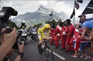  ?? PETER DEJONG, THE ASSOCIATED PRESS ?? Fans cheer as Britain’s Chris Froome, wearing the overall leader’s yellow jersey, passes during the 18th stage of the Tour de France cycling race Thursday.